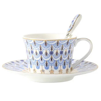 Avrupa Retro Seramik Kahve Fincanı Ev Öğleden Sonra su kupası Yüksek Kaliteli fincan ve çay tabağı seti