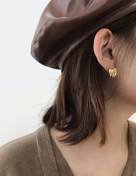 Pirinç 18k Altın Geo Dalga Saplama Küpe Kadınlar Takı Parti T Gösterisi Elbisesi Pist Nadir Kore Japonya Moda INS
